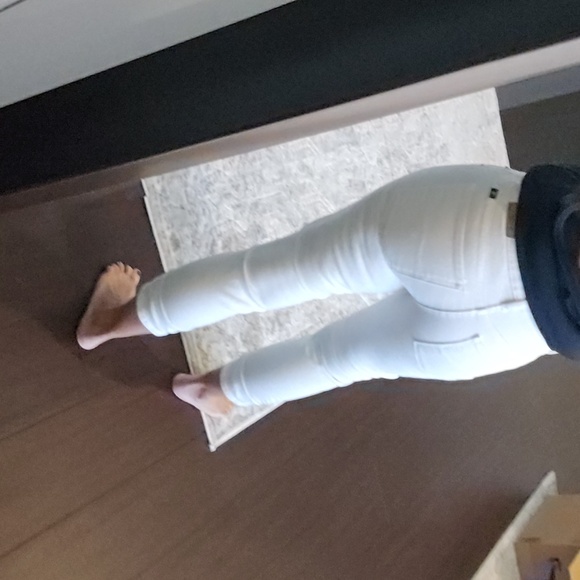 Lucky Skinny Lolita - Picture 3 of 7